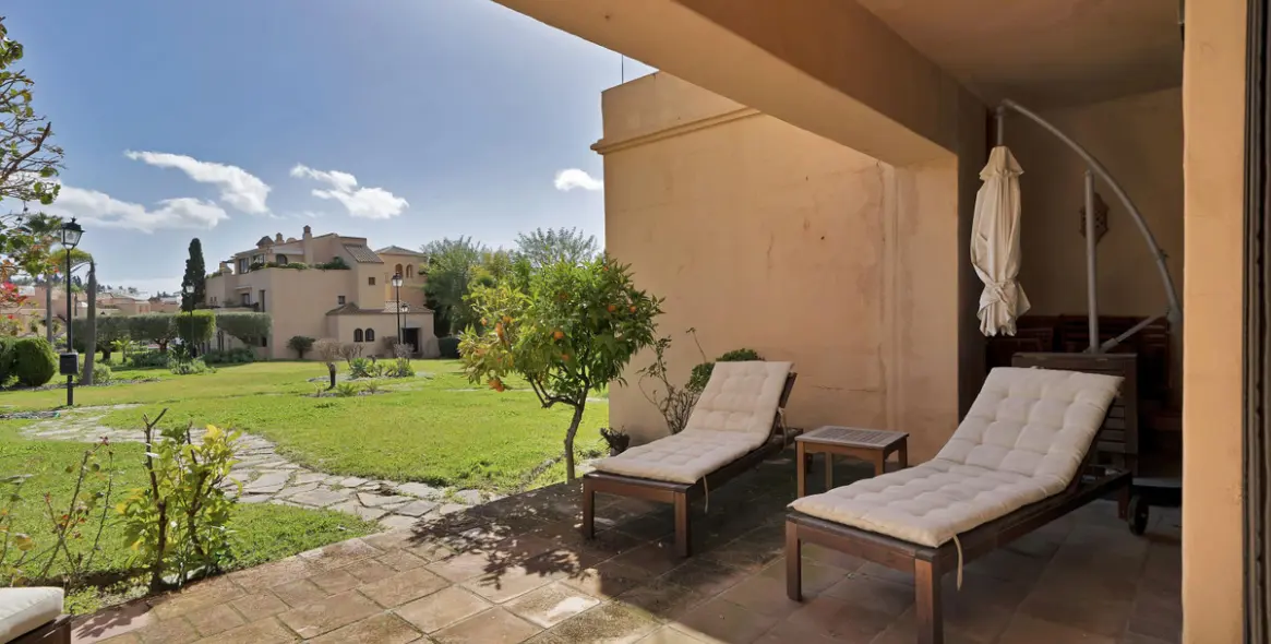 Sale of ground floor apartment in Estepona 18