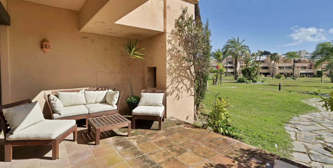 Sale of ground floor apartment in Estepona 19