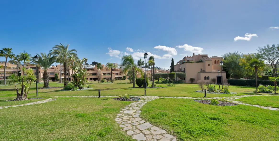 Sale of ground floor apartment in Estepona 20