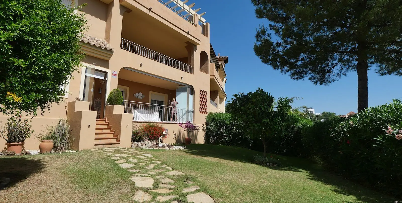 Sale of ground floor apartment in La Mairena 6