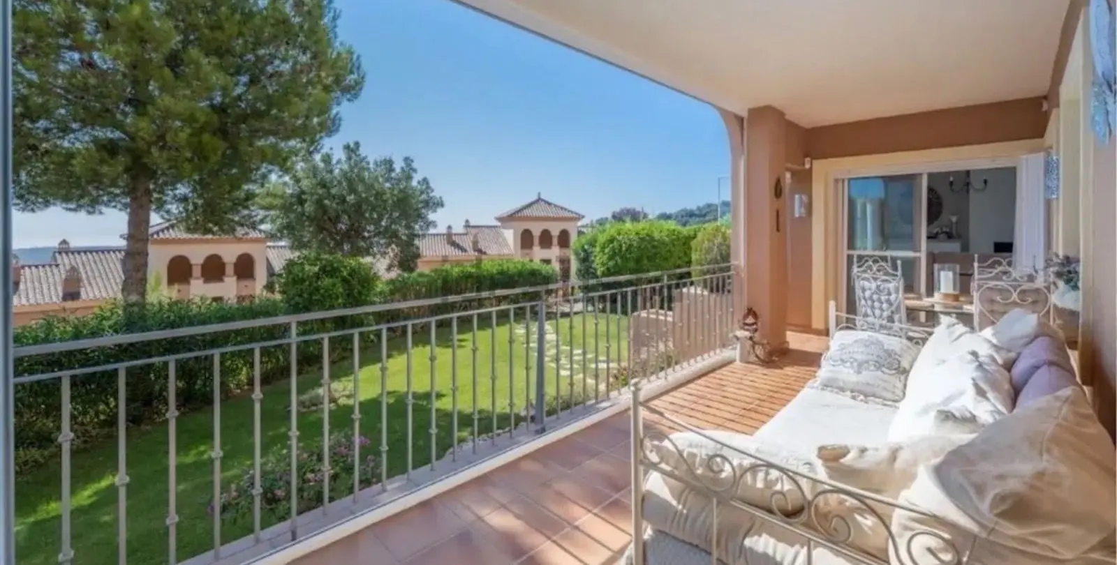 Sale of ground floor apartment in La Mairena 7