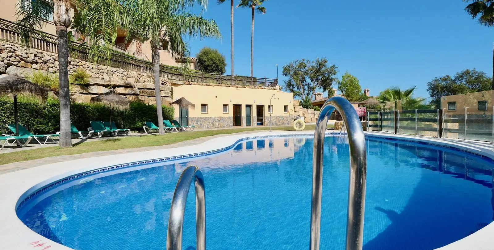 Sale of ground floor apartment in La Mairena 8