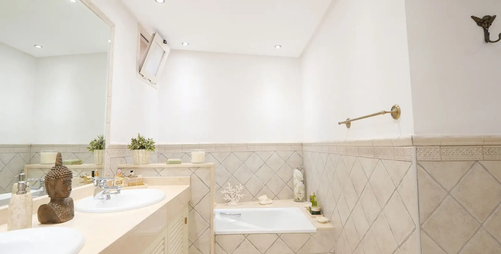 Sale of ground floor apartment in La Mairena 15