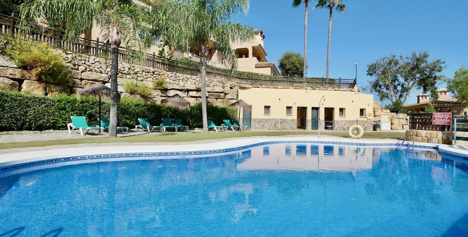 Sale of ground floor apartment in La Mairena 23