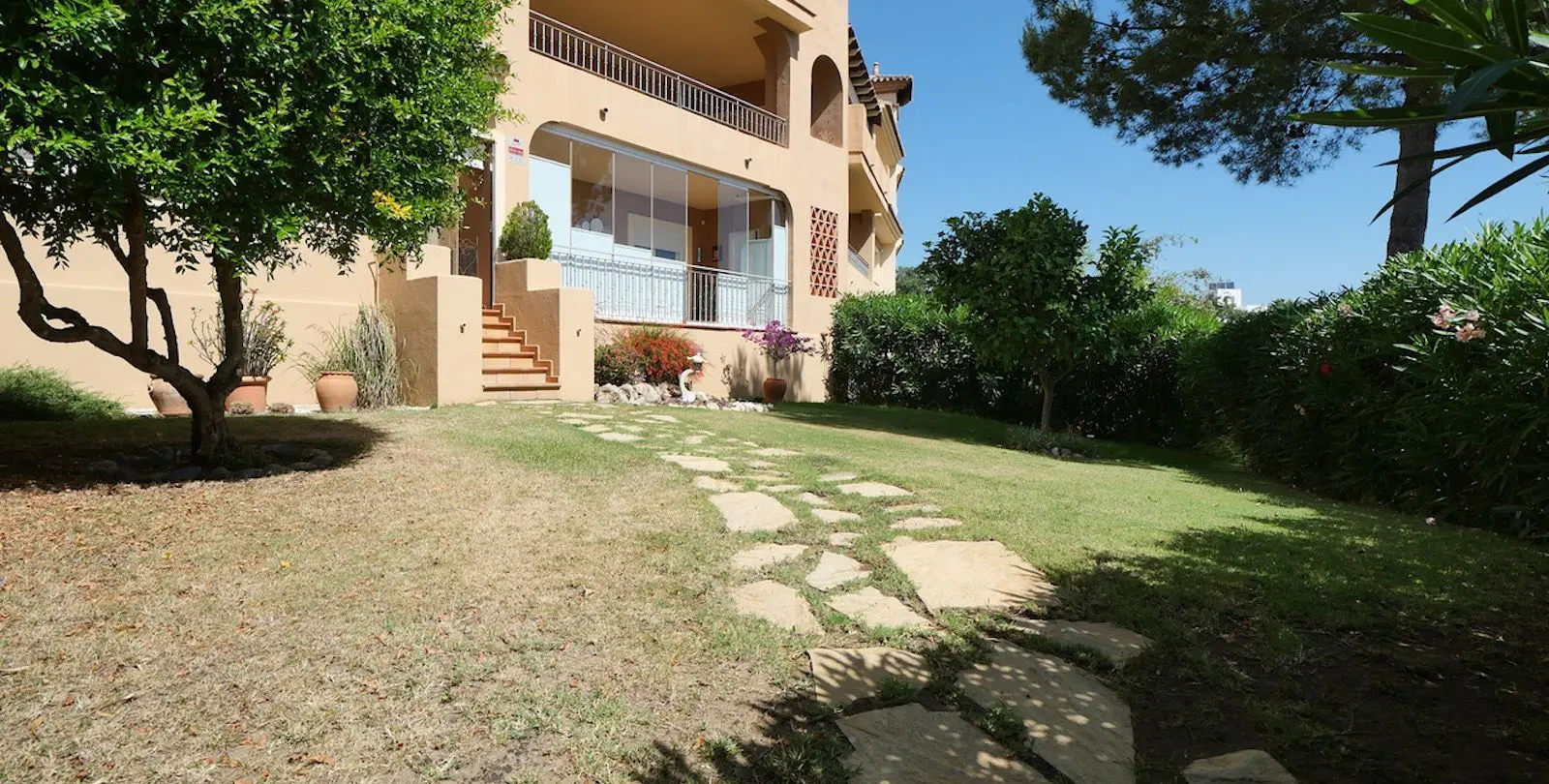 Sale of ground floor apartment in La Mairena 32
