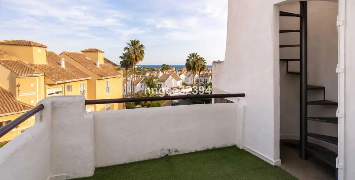 Sale of penthouse duplex in New Golden Mile 10
