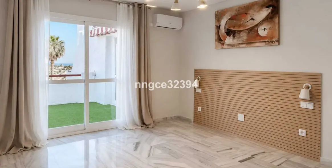 Sale of penthouse duplex in New Golden Mile 31