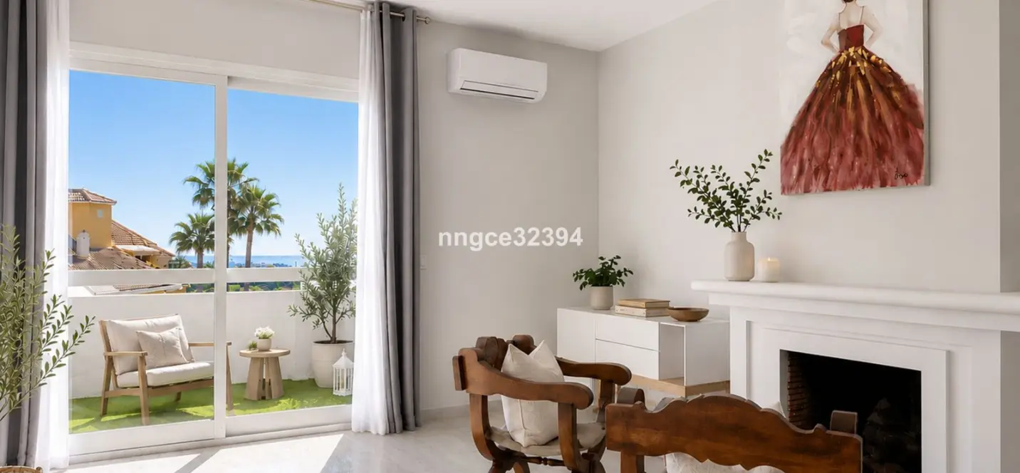 Продажа двухуровневого пентхауса в New Golden Mile 4