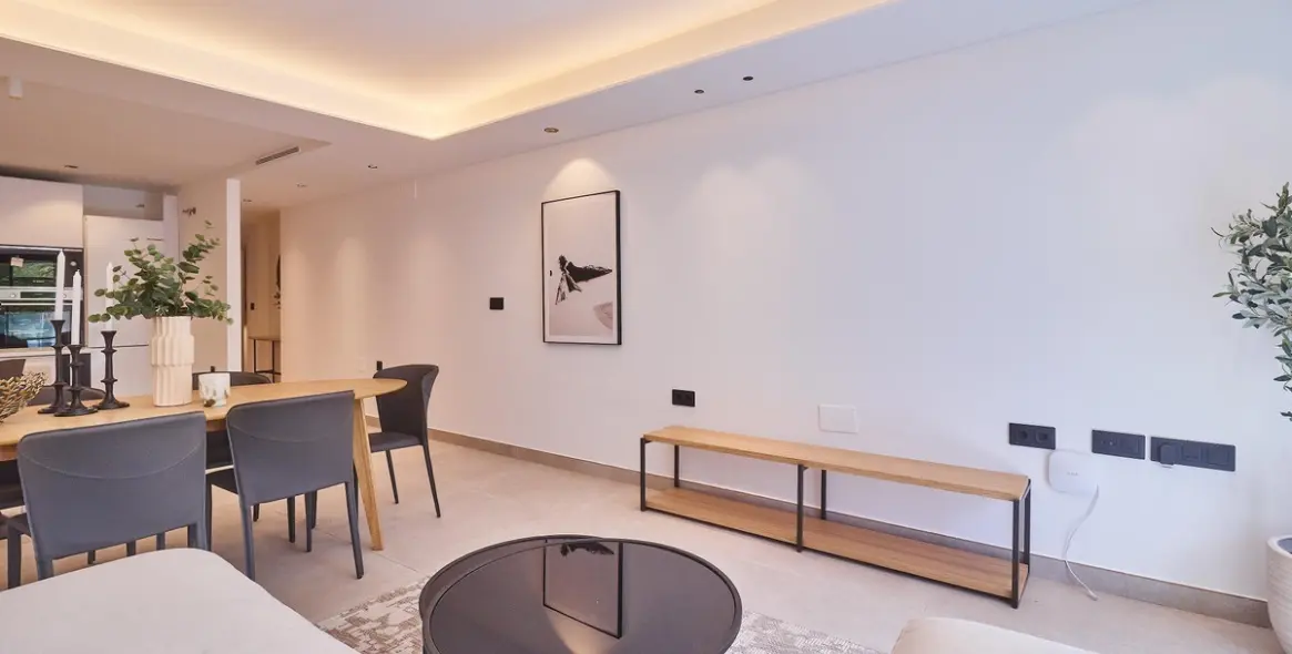 Sale of middle floor apartment in Fuengirola 1
