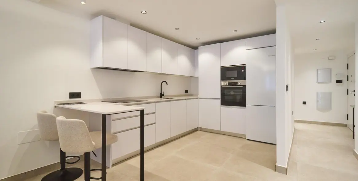 Sale of middle floor apartment in Fuengirola 3