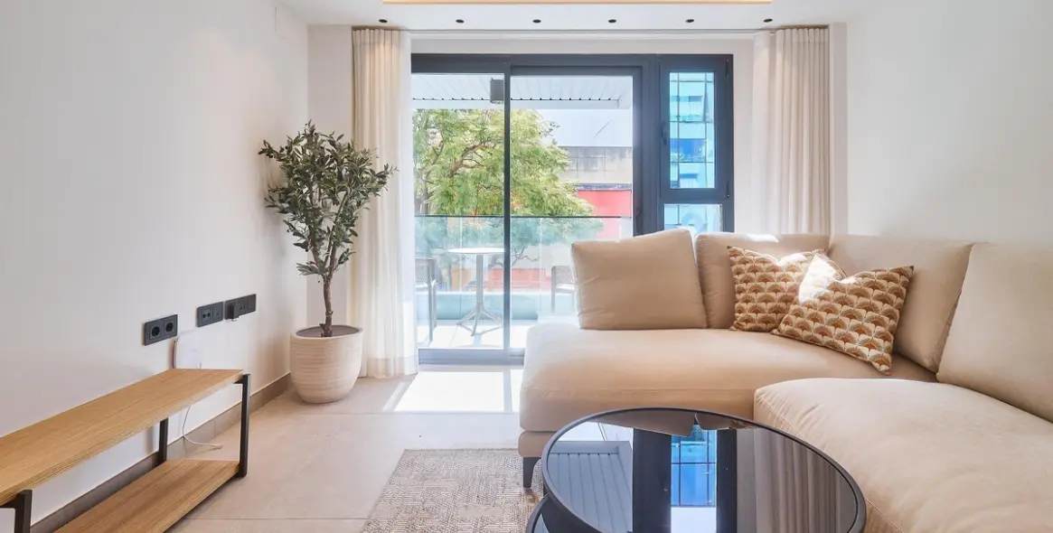 Sale of middle floor apartment in Fuengirola 12