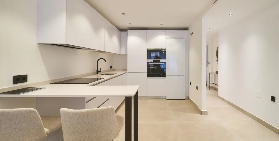 Sale of middle floor apartment in Fuengirola 15