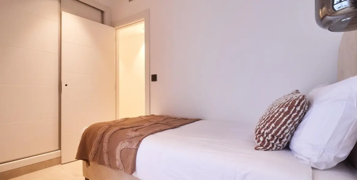 Sale of middle floor apartment in Fuengirola 30