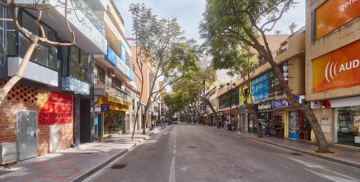 Sale of middle floor apartment in Fuengirola 53