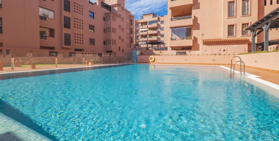 Sale of middle floor apartment in Arroyo de la Miel 1