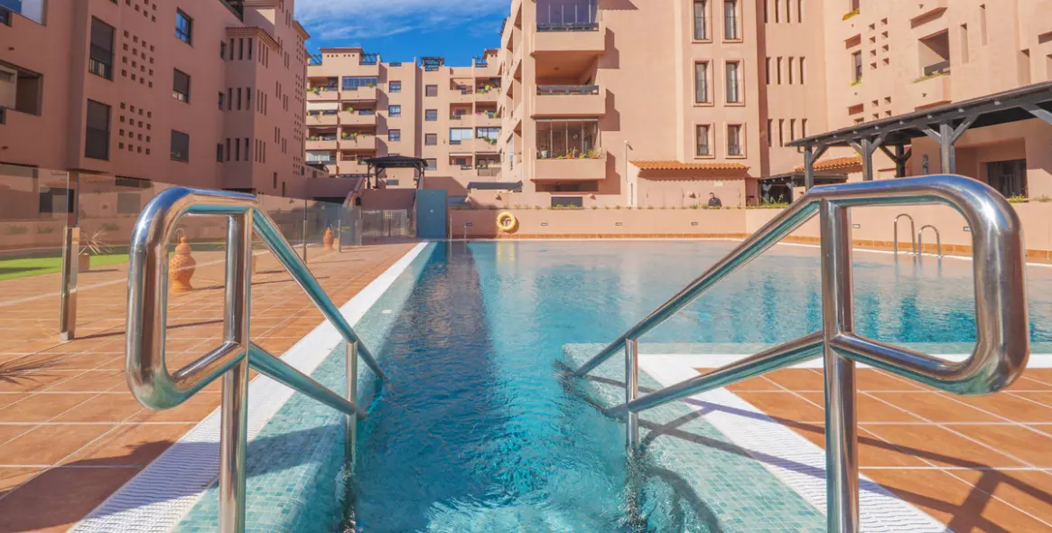 Sale of middle floor apartment in Arroyo de la Miel 2