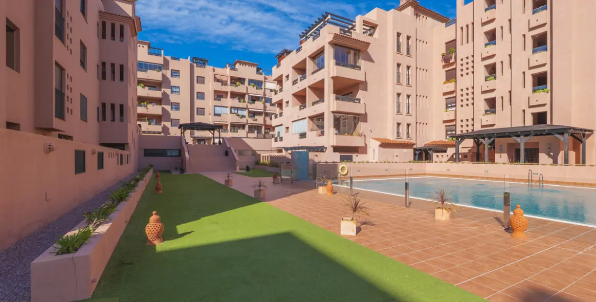 Sale of middle floor apartment in Arroyo de la Miel 4