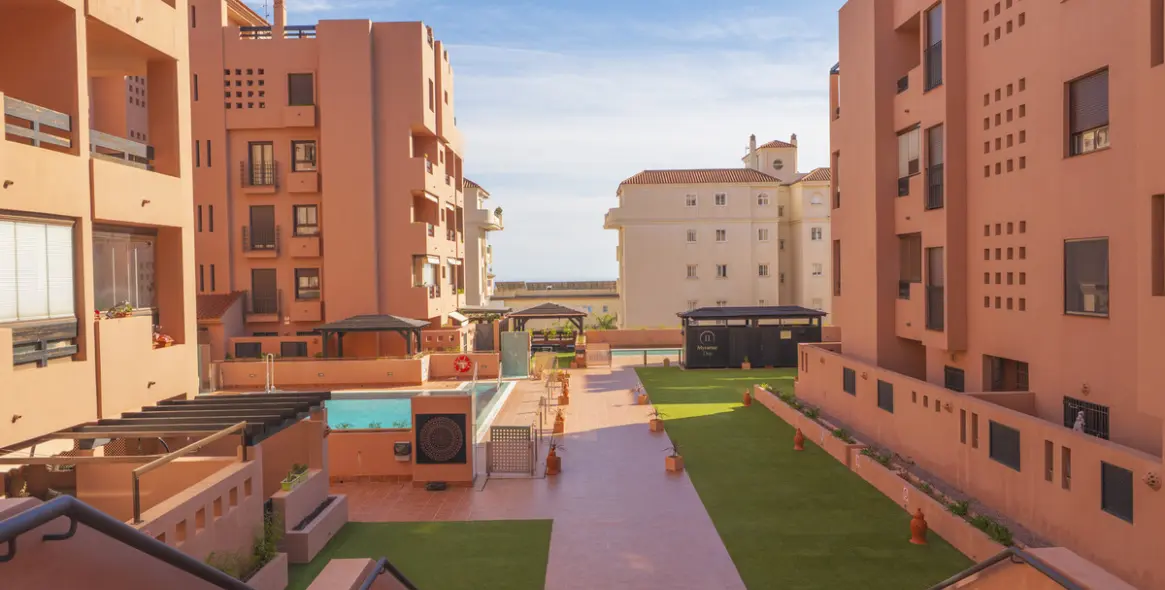 Sale of middle floor apartment in Arroyo de la Miel 5
