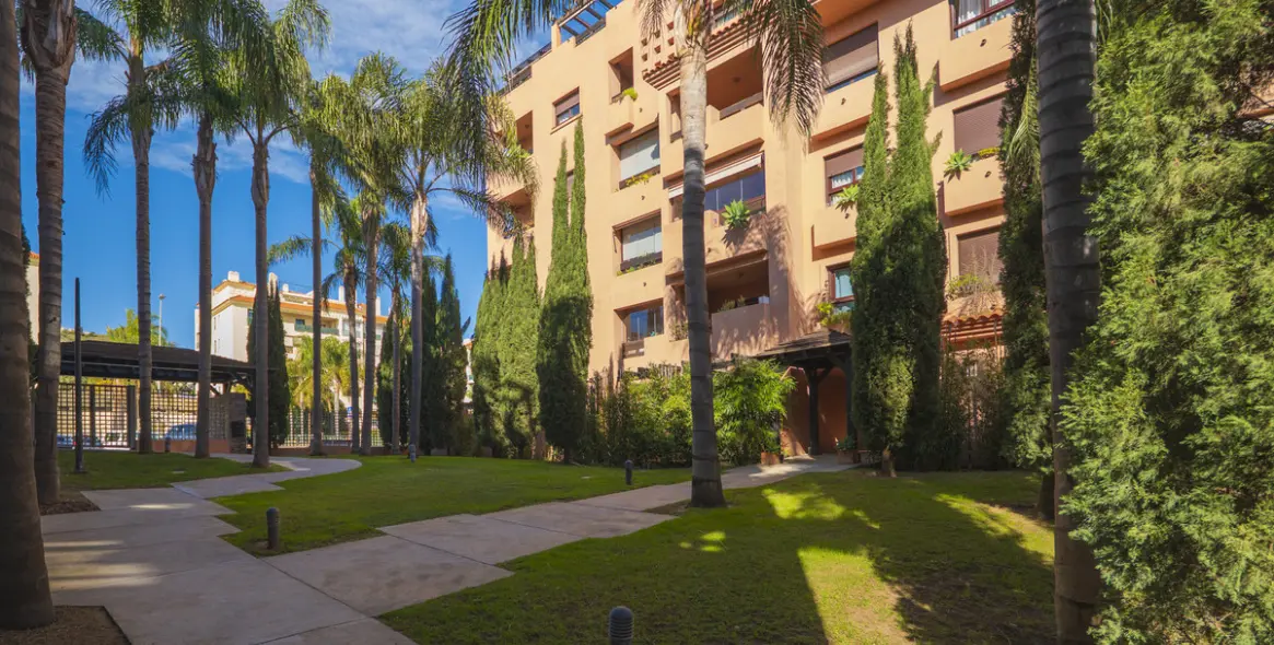 Sale of middle floor apartment in Arroyo de la Miel 7