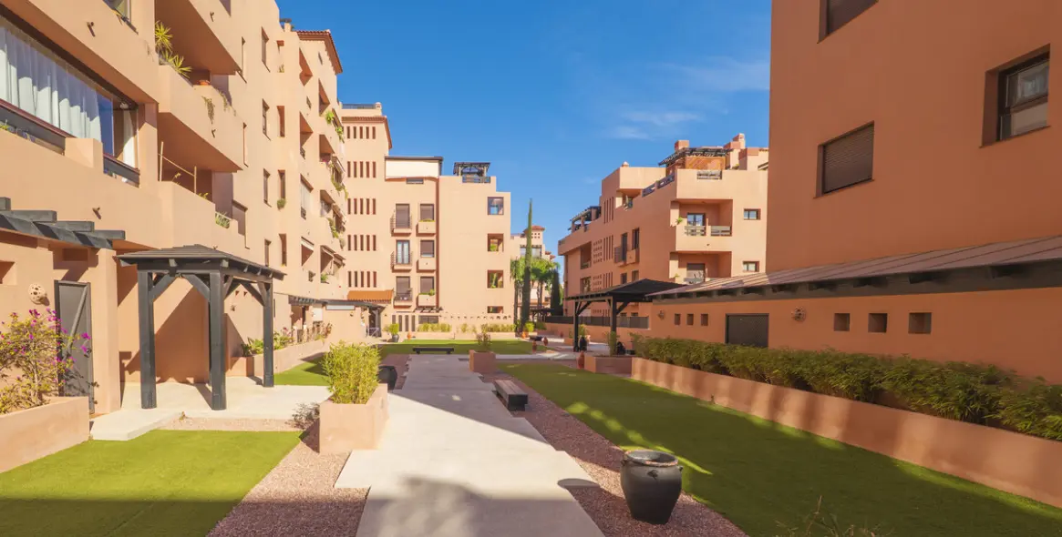 Sale of middle floor apartment in Arroyo de la Miel 8