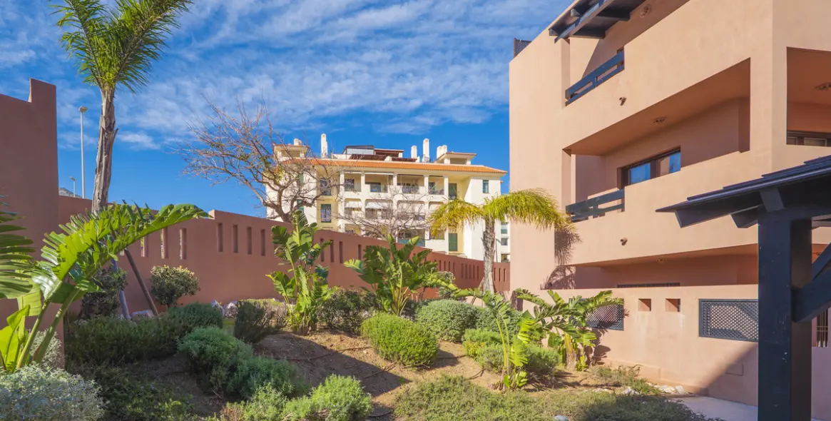 Sale of middle floor apartment in Arroyo de la Miel 9