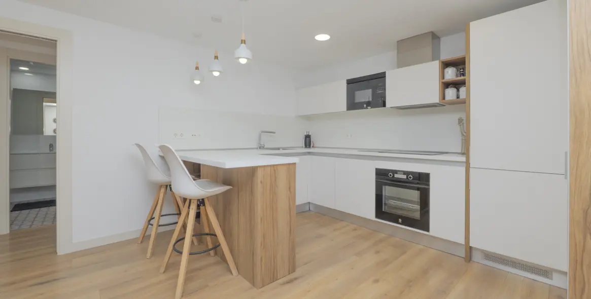 Sale of middle floor apartment in Arroyo de la Miel 11