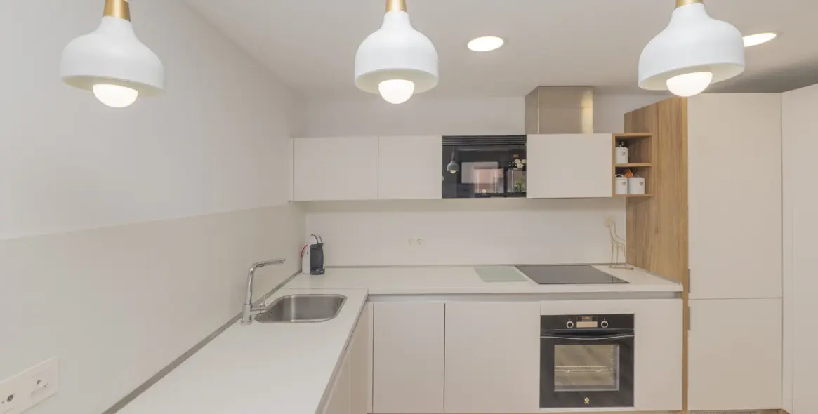 Sale of middle floor apartment in Arroyo de la Miel 12