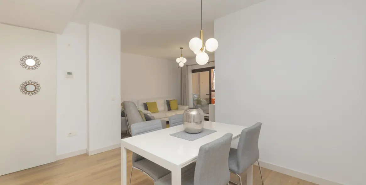 Sale of middle floor apartment in Arroyo de la Miel 17
