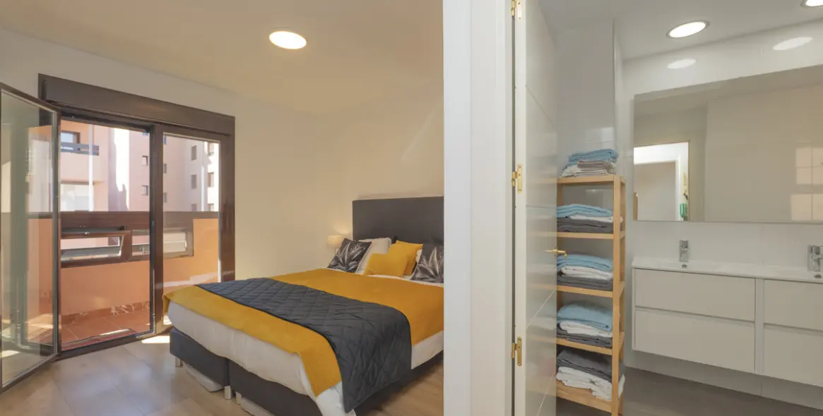 Sale of middle floor apartment in Arroyo de la Miel 21