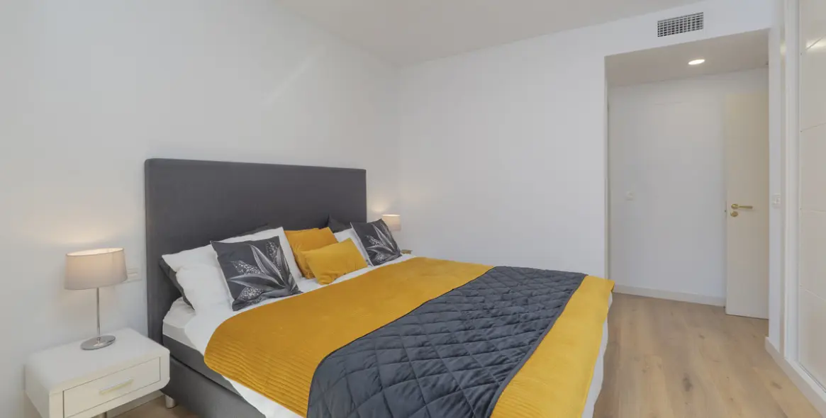 Sale of middle floor apartment in Arroyo de la Miel 22
