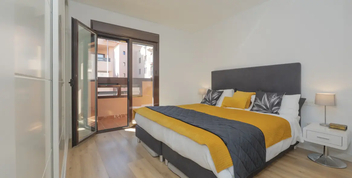 Sale of middle floor apartment in Arroyo de la Miel 23