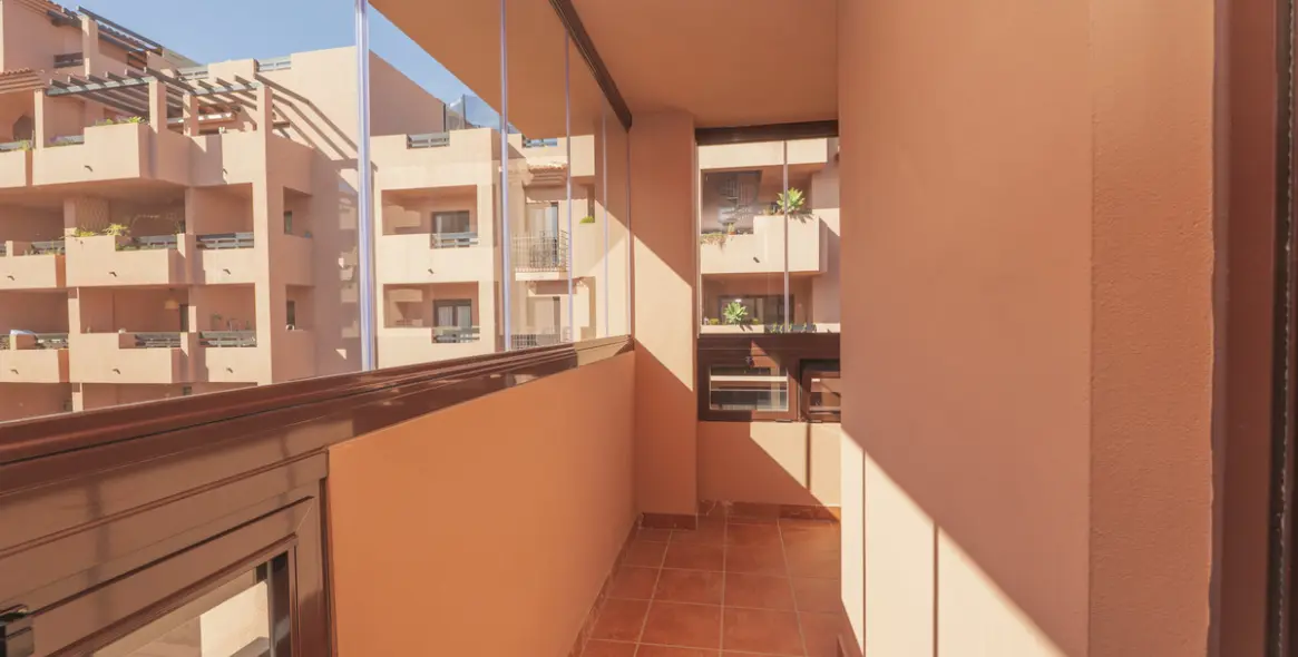 Sale of middle floor apartment in Arroyo de la Miel 24