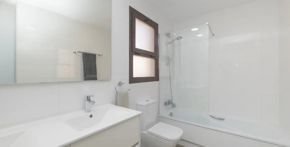 Sale of middle floor apartment in Arroyo de la Miel 26