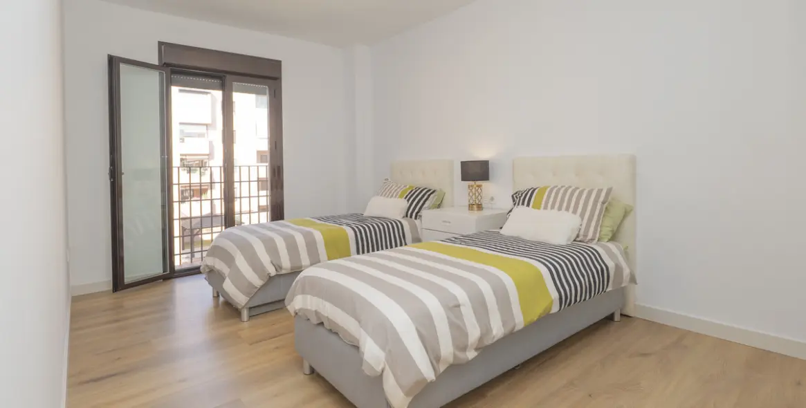Sale of middle floor apartment in Arroyo de la Miel 29