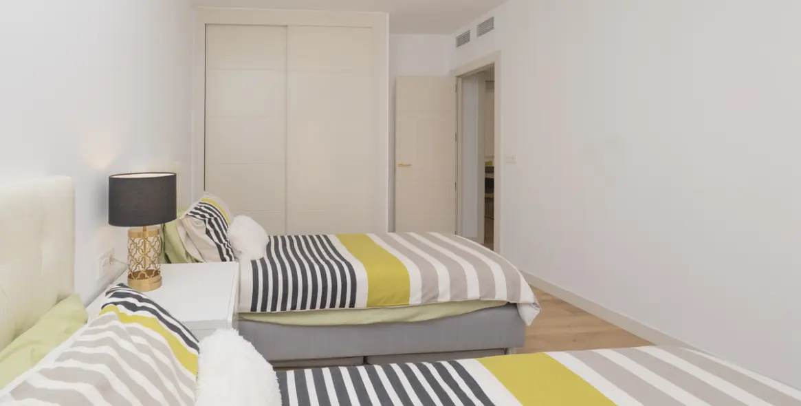 Sale of middle floor apartment in Arroyo de la Miel 31