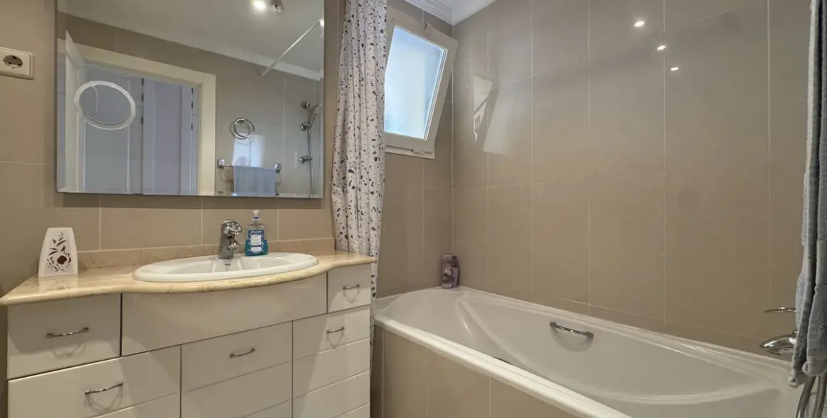 Продажа апартаментов на среднем этаже в La Cala Hills 16