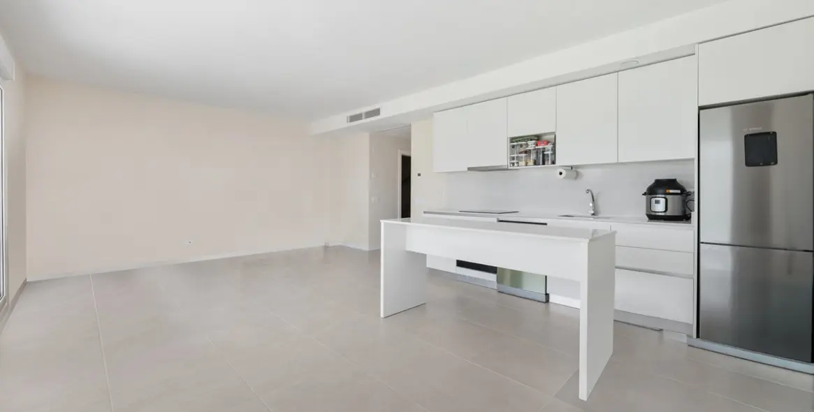 Venta de apartamento en planta baja en Estepona 2