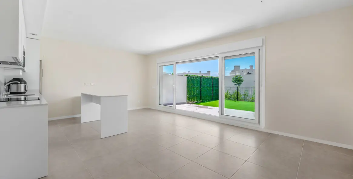 Venta de apartamento en planta baja en Estepona 10