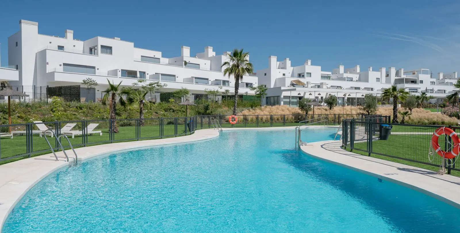 Venta de apartamento en planta baja en Estepona 1