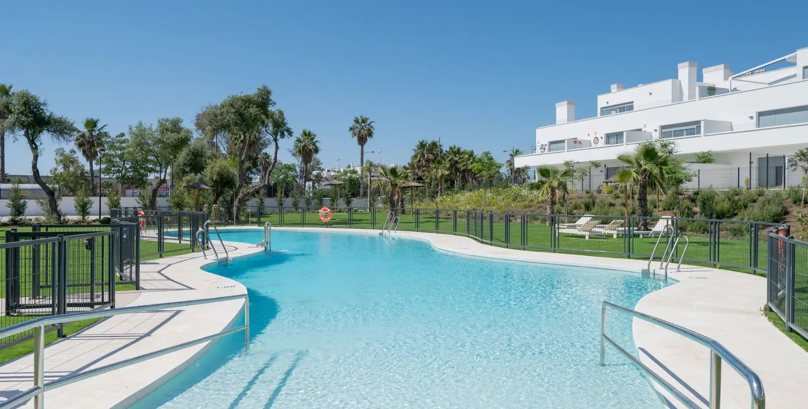 Venta de apartamento en planta baja en Estepona 14