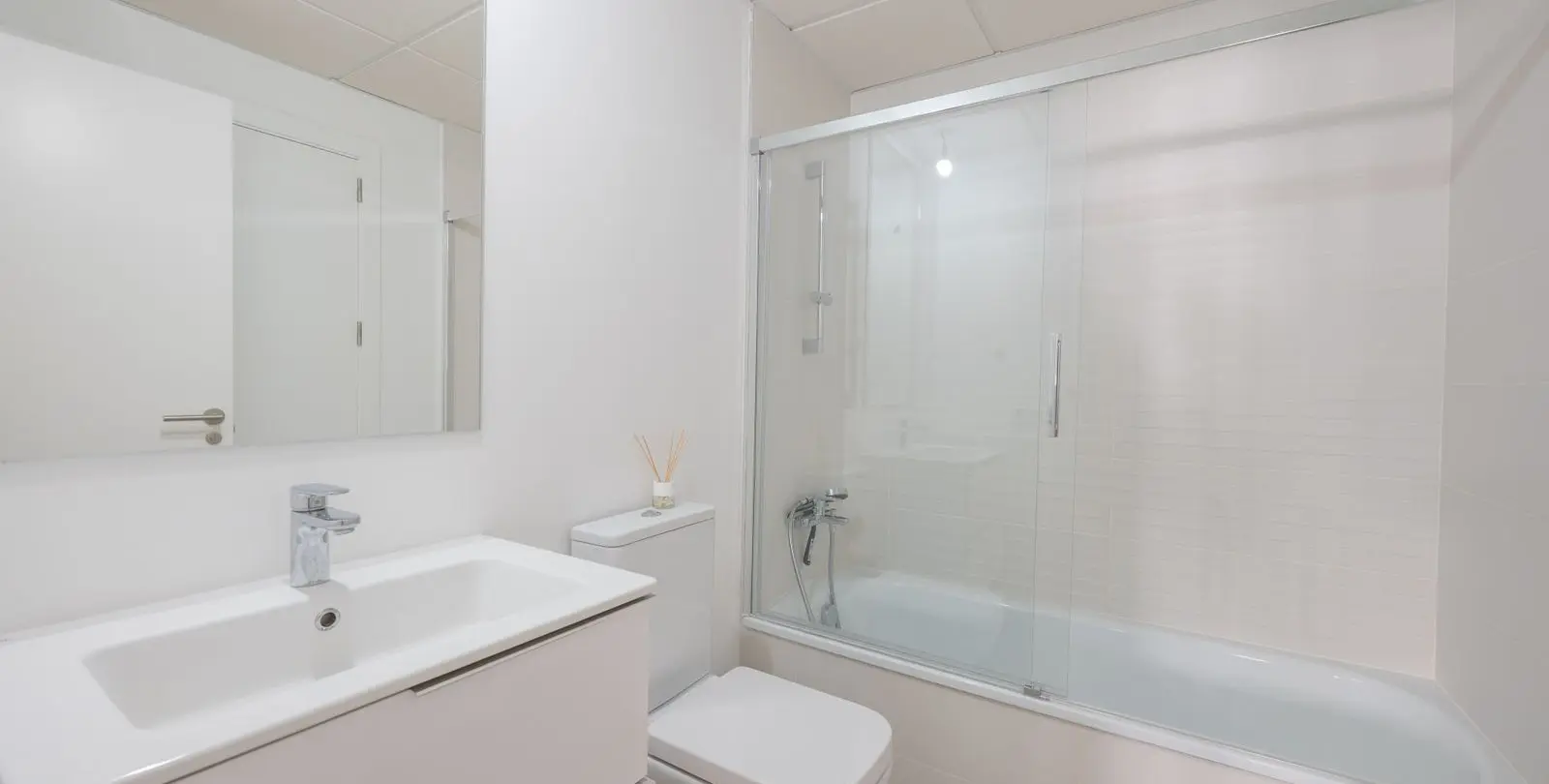 Venta de apartamento en planta baja en Estepona 25