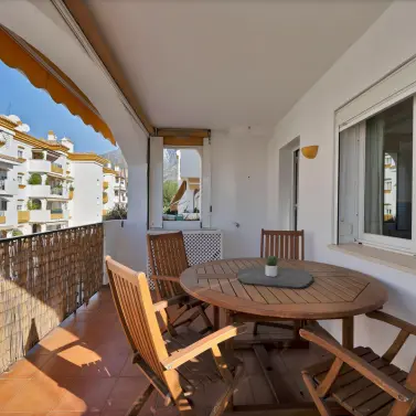Sale of middle floor apartment in Marbella