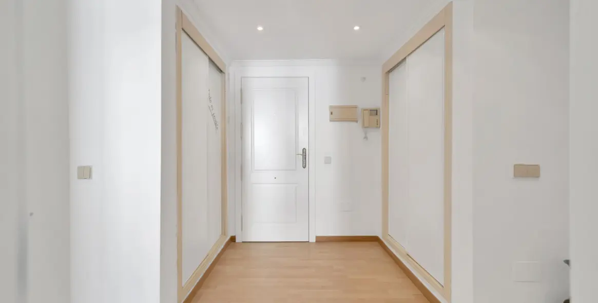 Sale of middle floor apartment in Marbella 2