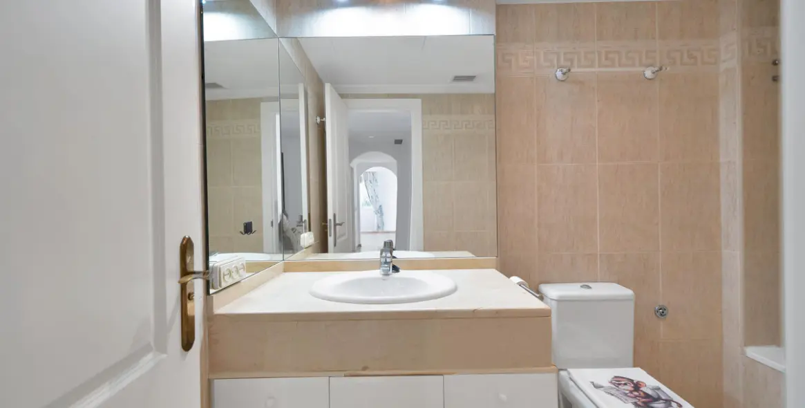 Sale of middle floor apartment in Marbella 4