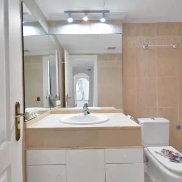 Sale of middle floor apartment in Marbella