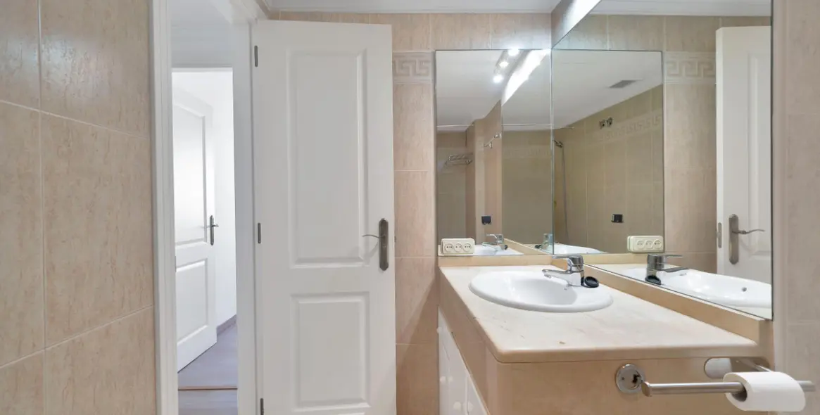 Sale of middle floor apartment in Marbella 6