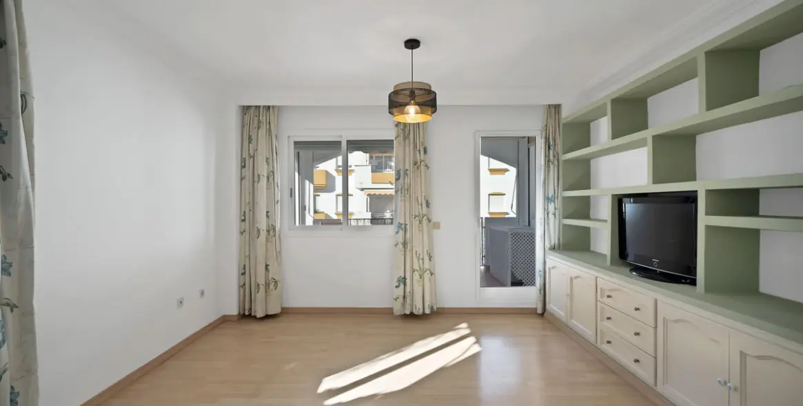 Sale of middle floor apartment in Marbella 14