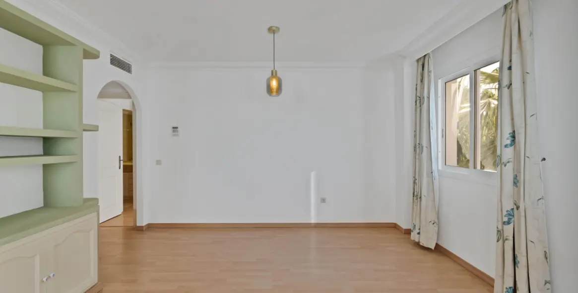 Sale of middle floor apartment in Marbella 15