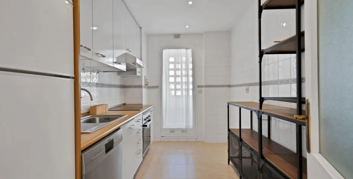 Sale of middle floor apartment in Marbella 19