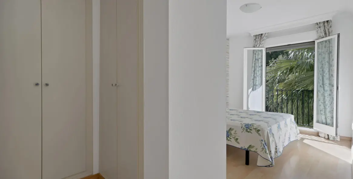 Sale of middle floor apartment in Marbella 21